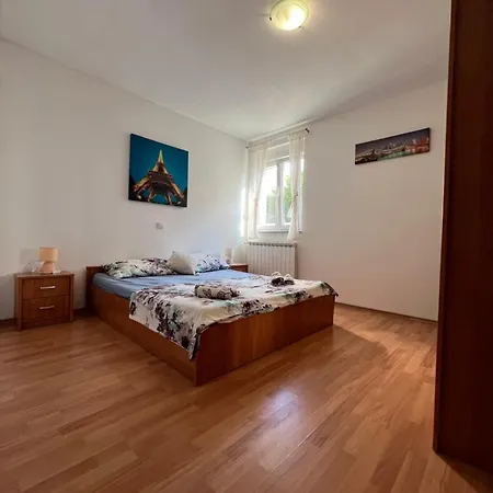Vila Oscar Banjole